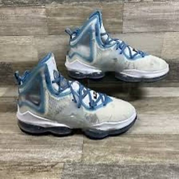 Size 4.5 (GS) - Nike LeBron 19 x Space Jam High Sweatsuit - Picture 1 of 3